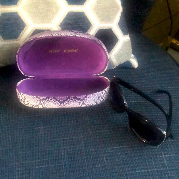 Betsey Johnson sunglasses main image 4